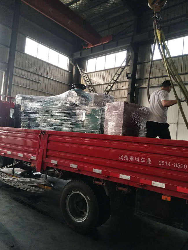 郑州客户订购1台300KW广西玉柴柴油发电机组