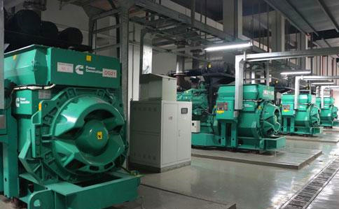 新鑫（武汉）化工有限公司厂房建设项目工程于近期安装完毕，2021年在江苏中威电力设备有限公司选购了4台1800KW水冷型康明斯柴油发电机组（含并机柜）